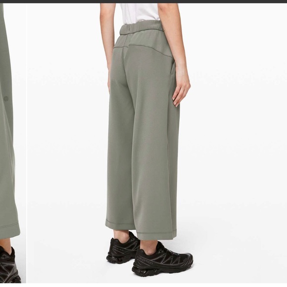 Lululemon on the fly wide leg pants 7/8 length - Picture 4 of 10